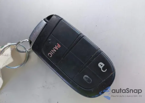 2017 Jeep Grand Cherokee Laredo 4X4 z USA, uszkodzony, nr VIN 1C4RJFAG6HC644972